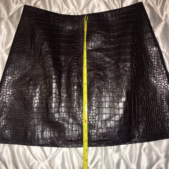 🌺 SOLD 🌺 Alice + Olivia Riley Croc Skirt, NWT - Picture 11 of 11